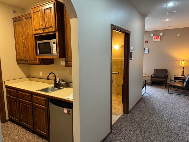 More Photos Of 558-572 Bavaria Ln S, Chaska Office For Sale