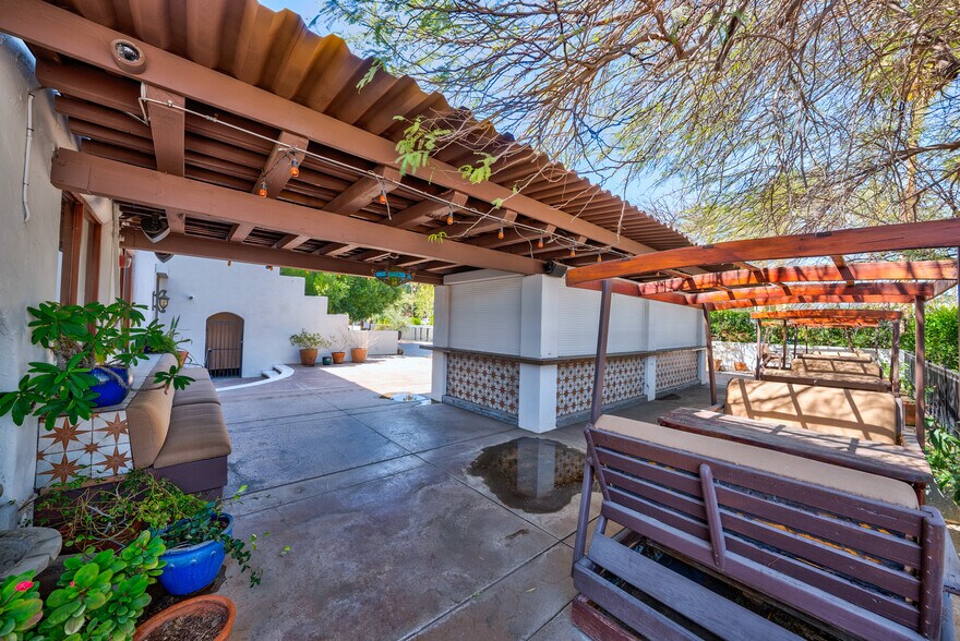More Photos Of 369 N Palm Canyon Dr, Palm Springs Restaurant For Lease