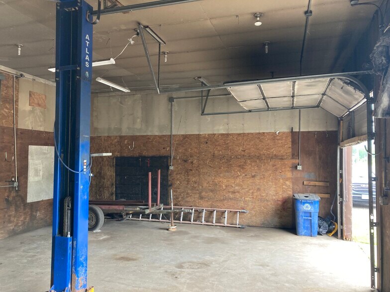 More Photos Of 6920 Grand Ave, Duluth Auto Repair For Sale