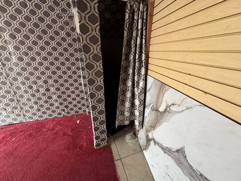 More Photos Of 261-275 E Olympic Blvd, Los Angeles Storefront For Lease