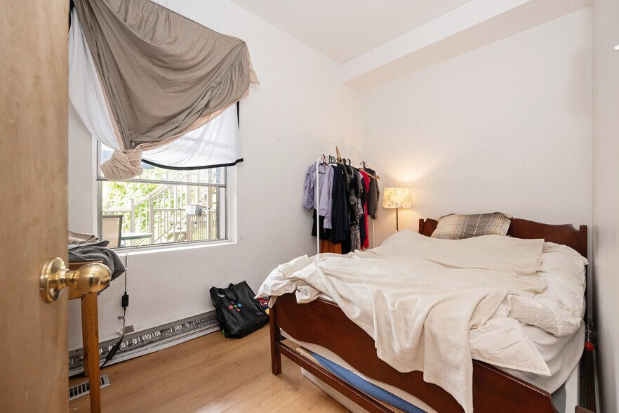More Photos Of 4320-4324 St Saint-Denis, Montréal Multifamily For Sale
