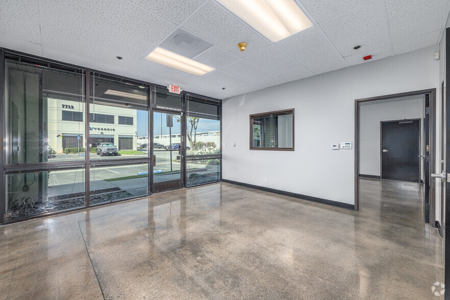 More Photos Of 7617-7621 Somerset Blvd, Paramount Unknown For Lease