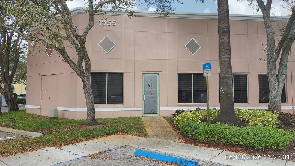 More Photos Of 1555 N Park Dr, Weston Office For Lease