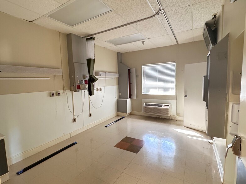 More Photos Of 4555 S Manhattan Ave, Tampa Hospital For Lease