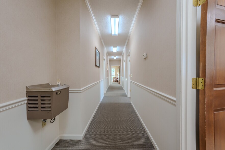 More Photos Of 970 Highway 20, Tuscumbia Office For Lease