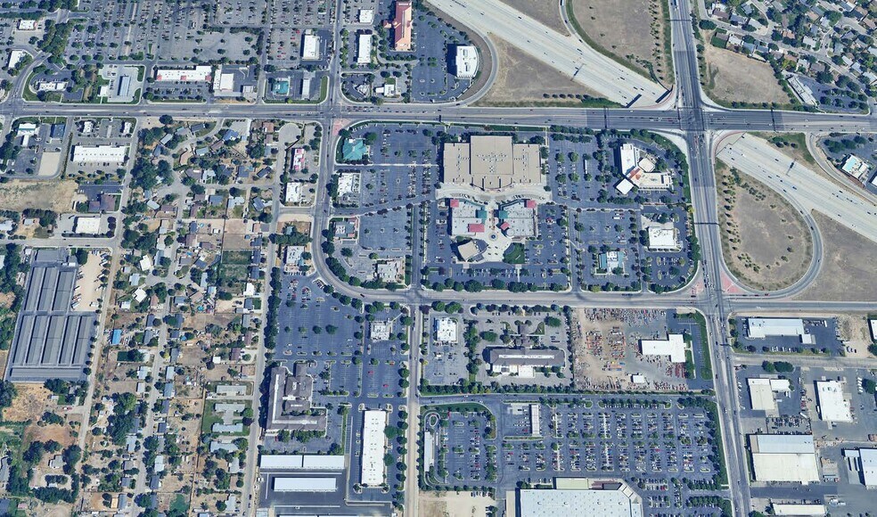 More Photos Of 7703 W Overland Rd, Boise Movie Theatre For Lease