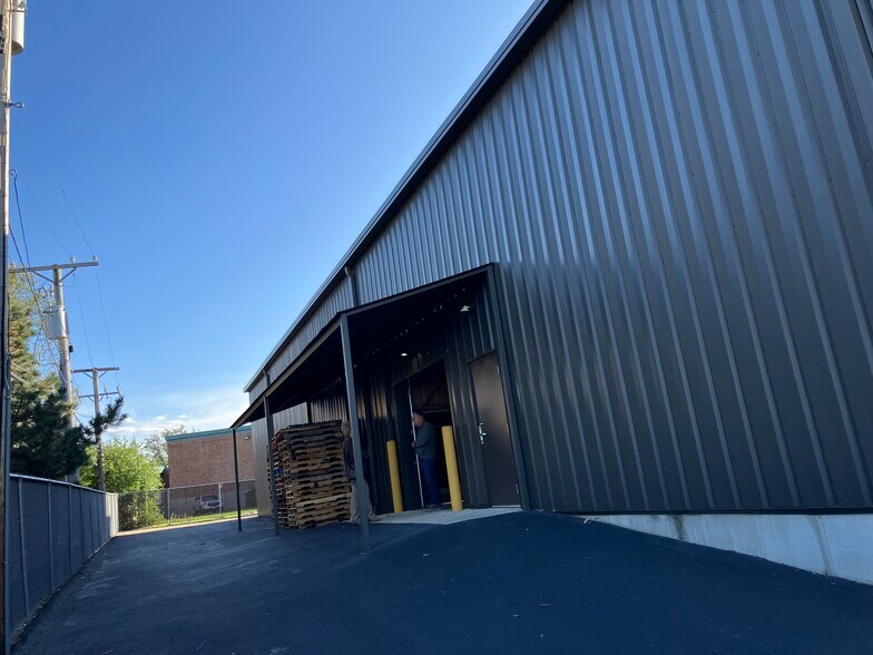 More Photos Of 4341 Middaugh Ave, Downers Grove Warehouse For Sale