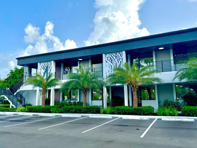 More Photos Of 1021 Ives Dairy Rd, Miami Unknown For Lease