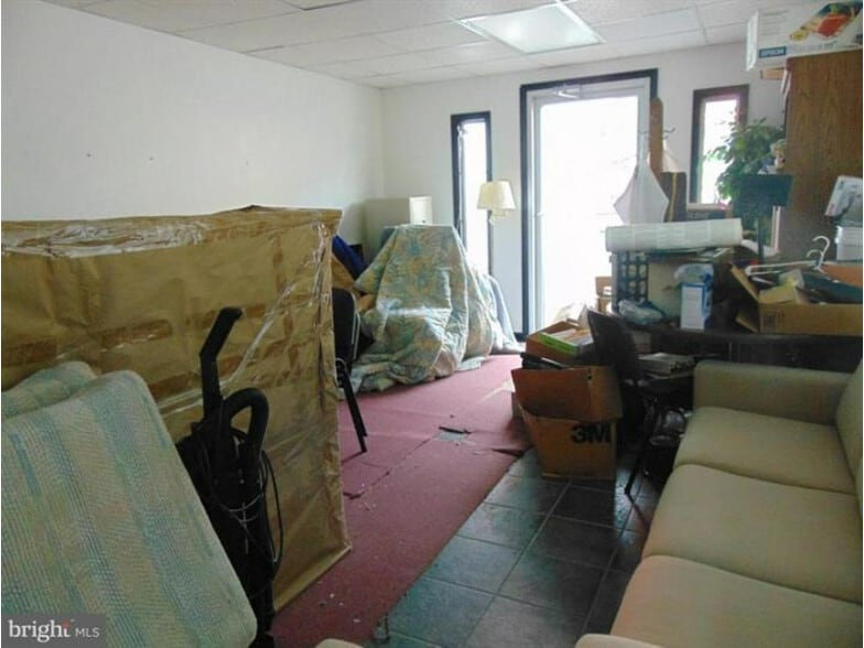 More Photos Of 300 Centre St, Ashland Flex For Sale