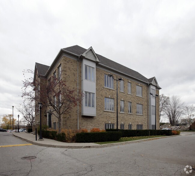 More Photos Of 406-410 N Service Rd E, Oakville Office For Sale