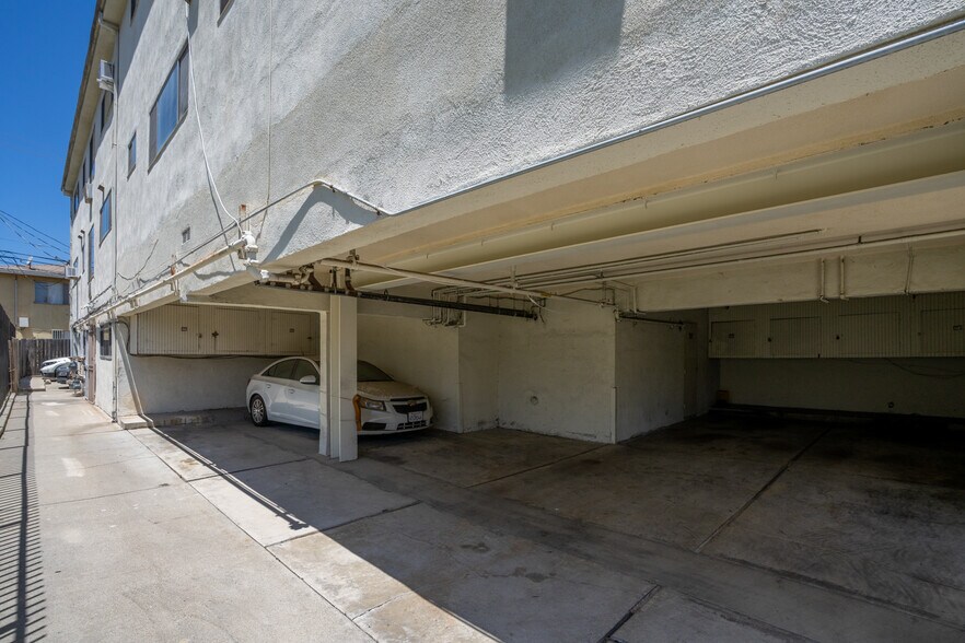 More Photos Of 1041 S Corning St, Los Angeles Apartments For Sale