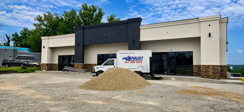 More Photos Of 1207 W 76 Country Blvd, Branson General Retail For Lease