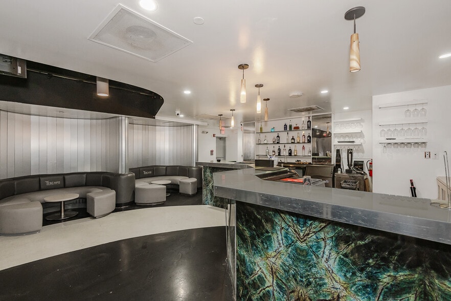 More Photos Of 145 SW 1st Ave, Fort Lauderdale Bar For Lease