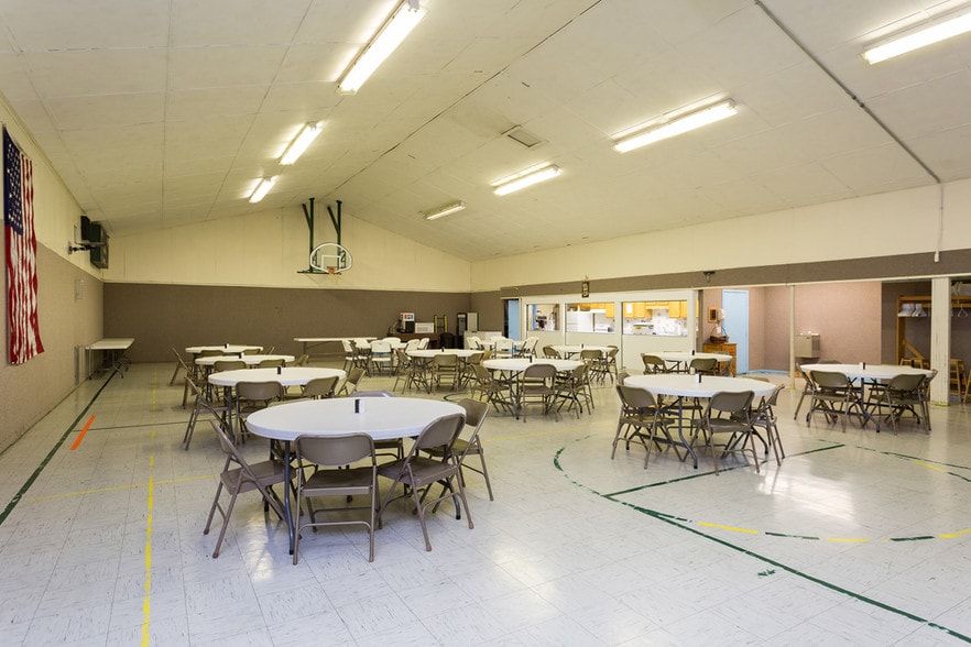 More Photos Of 305 W Columbia St, Farmington Religious Facility For Sale