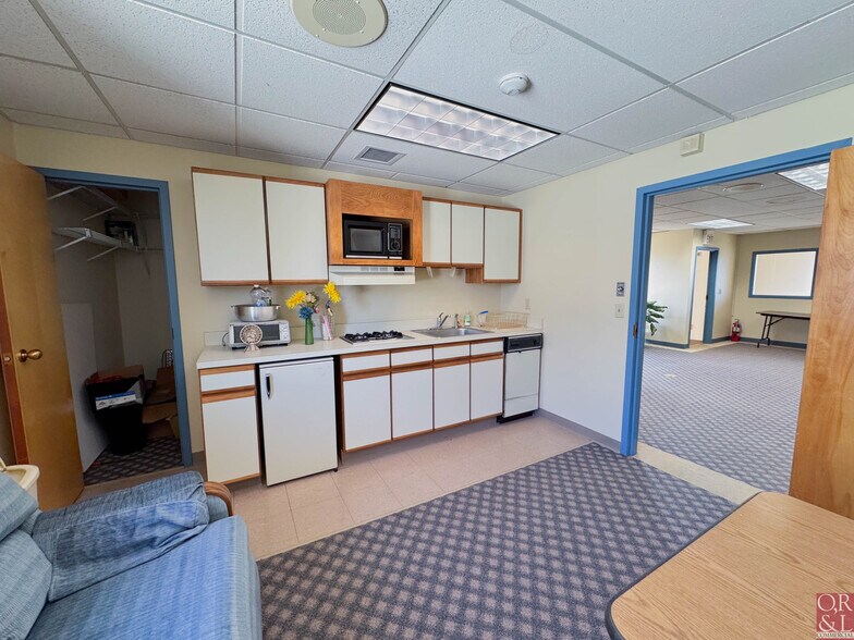 More Photos Of 199 Oakwood Ave, West Hartford Medical For Sale