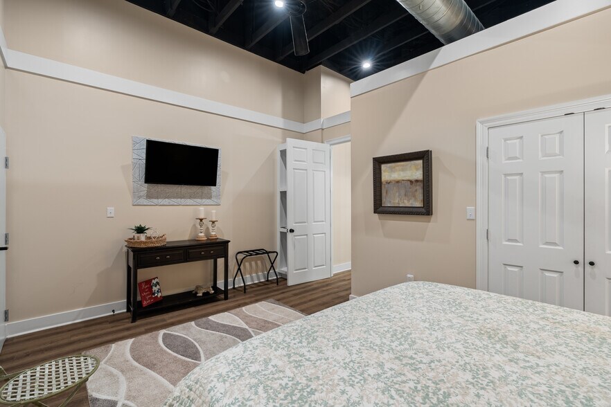 More Photos Of 531 Central Ave, Laurel Flex For Sale