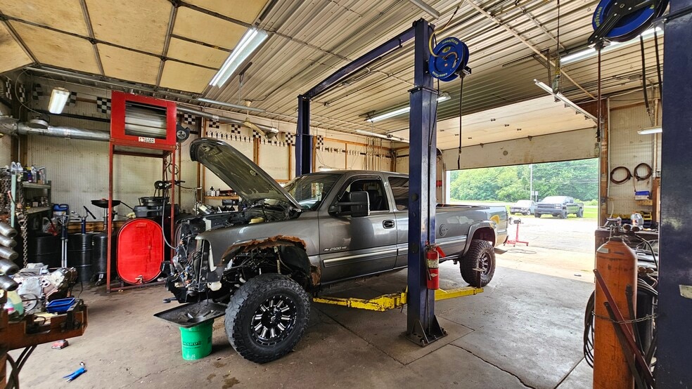 More Photos Of 4114 E Michigan Ave, Jackson Freestanding For Sale