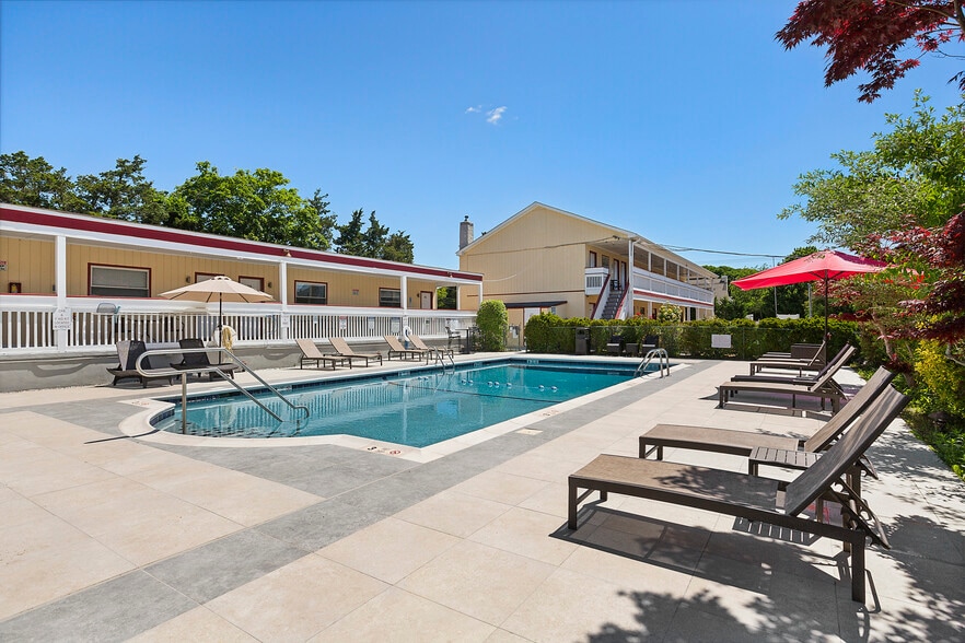 More Photos Of 72 Foster Ave, Hampton Bays Hotel For Sale