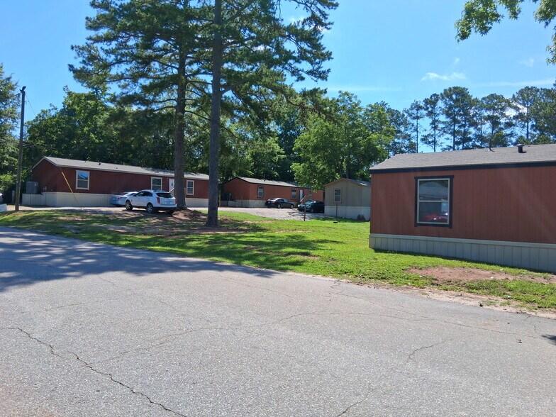 More Photos Of 106 Woodlawn Dr, Abbeville Manufactured Housing Mobile Home Park For Sale