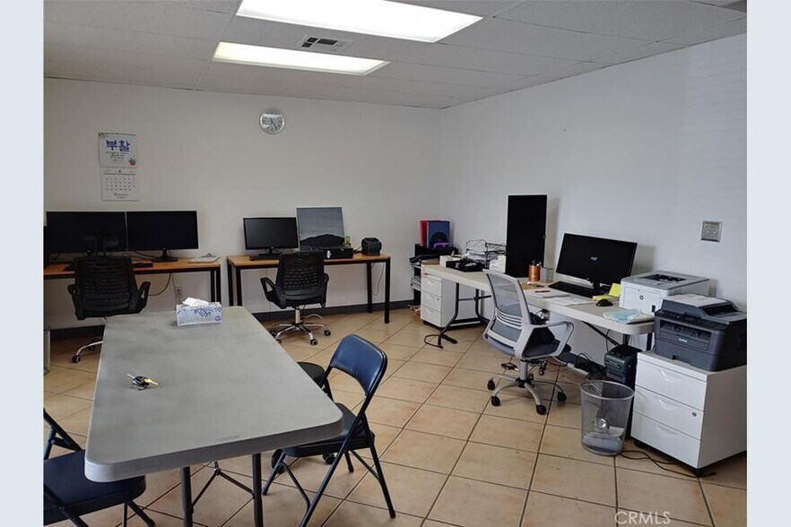 More Photos Of 2651 W Woodland Dr, Anaheim Manufacturing For Lease