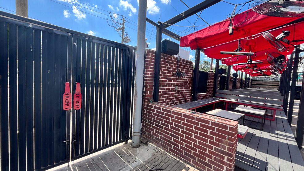 More Photos Of 5110 Washington Ave, Houston Storefront For Lease