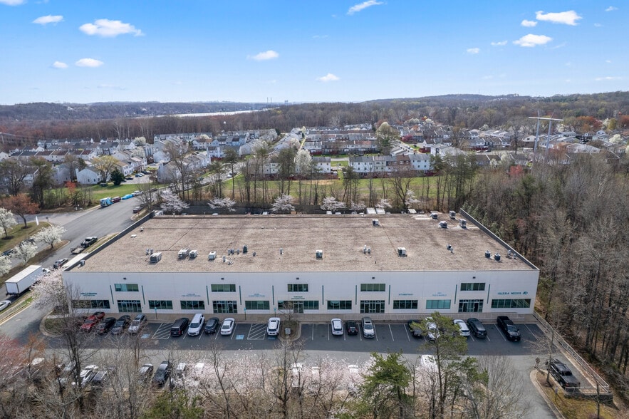 More Photos Of 17857-17889 Fraley Blvd, Dumfries Research And Development For Sale