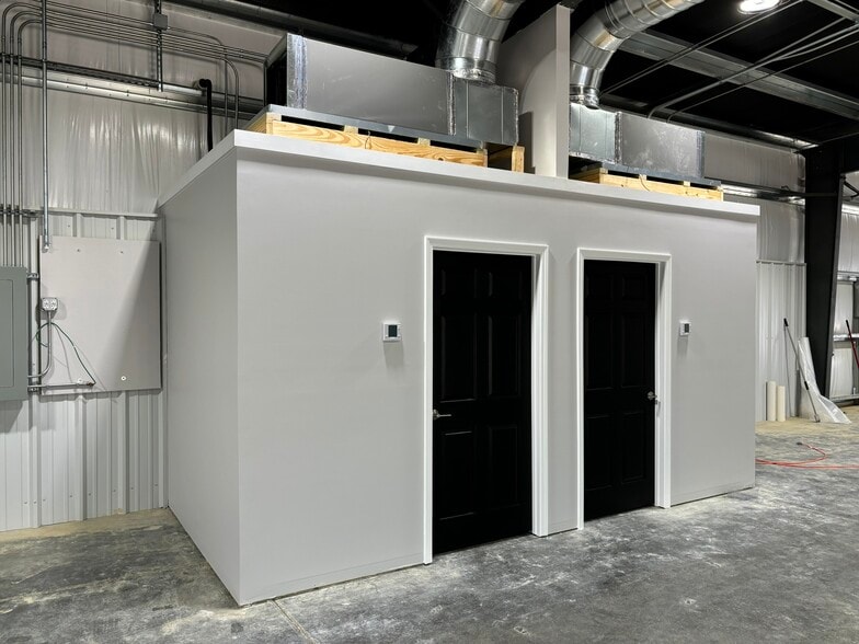 More Photos Of 230 Casey's Ln, Flowood Light Distribution For Lease