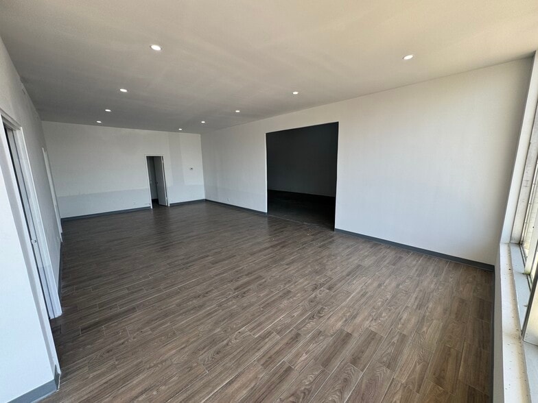 More Photos Of 2130 Irving Blvd, Dallas Light Manufacturing For Lease