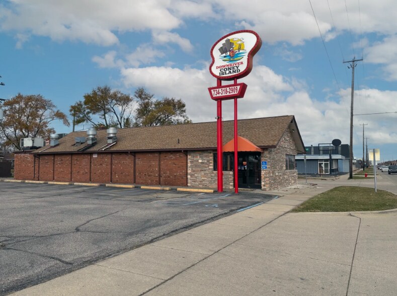 Primary Photo Of 15612 Fort St, Southgate Restaurant For Sale
