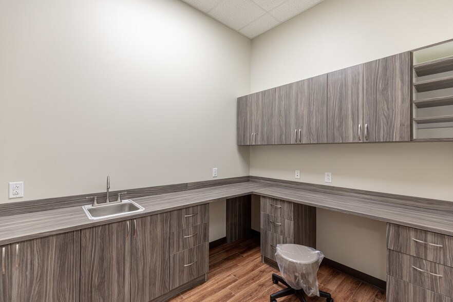 More Photos Of 16422 Stuebner Airline Rd, Spring Medical For Lease