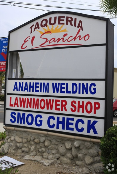 More Photos Of 895 S East St, Anaheim General Retail For Lease