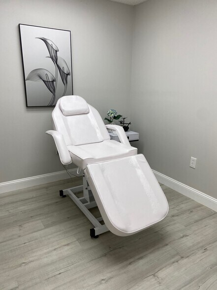 More Photos Of 2650 Bahia Vista St, Sarasota Medical For Sale