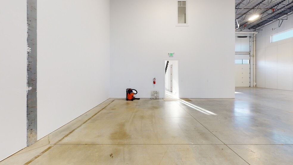 More Photos Of 752 2250 West, Springville Warehouse For Lease