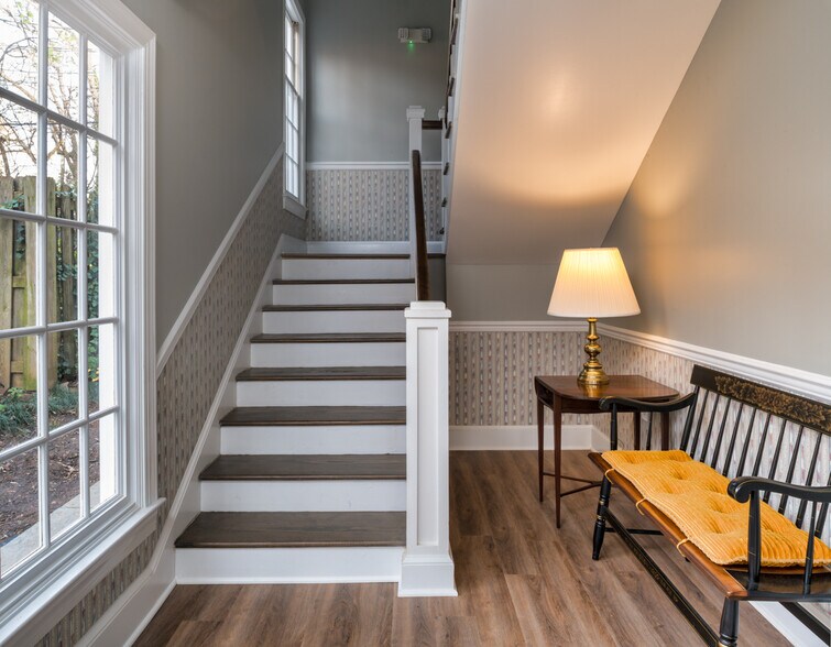 More Photos Of 26 N King St, Leesburg Office For Lease