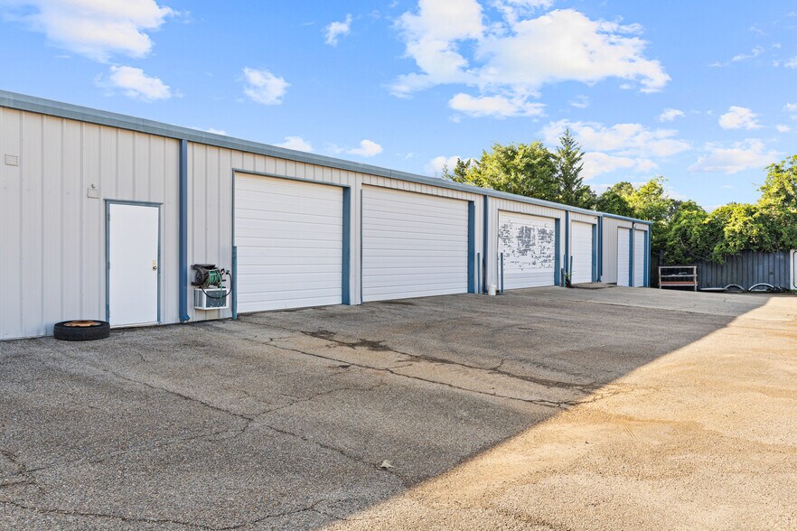 More Photos Of 3698 E Marshall Ave, Longview Warehouse For Sale
