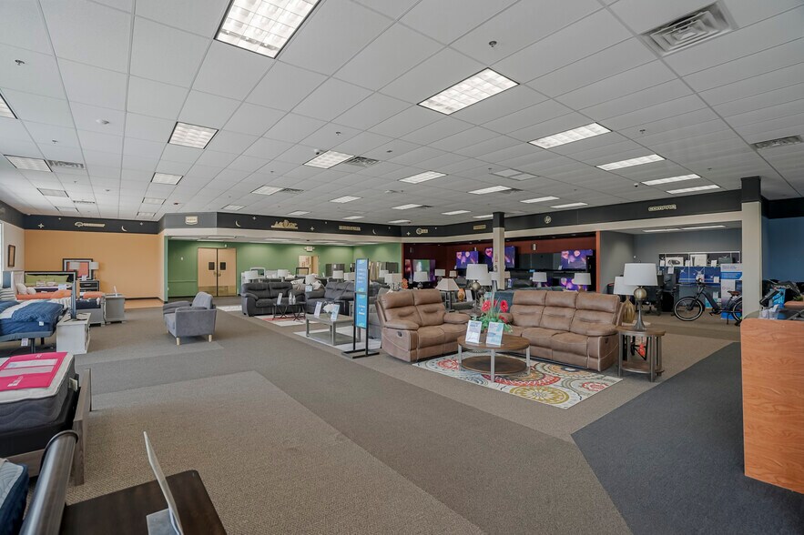 More Photos Of 1219 Gail Gardner Way, Prescott Freestanding For Lease