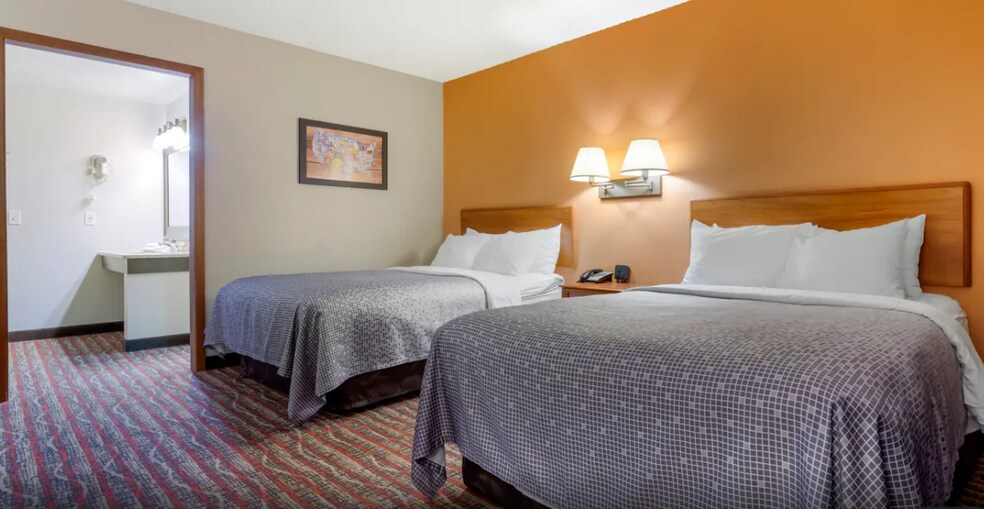 More Photos Of 2050 S US 41, Marquette Hotel For Sale