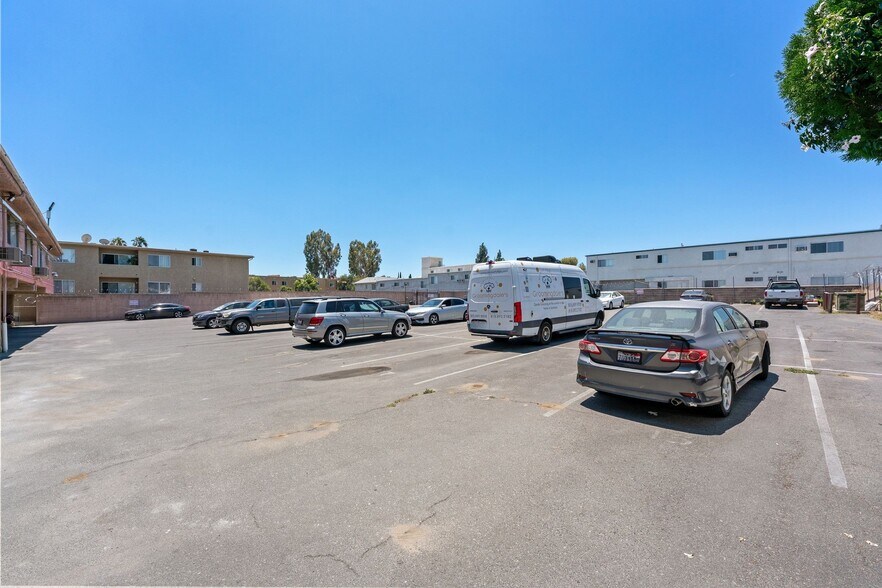 More Photos Of 10625 Petit Ave, Granada Hills Apartments For Sale