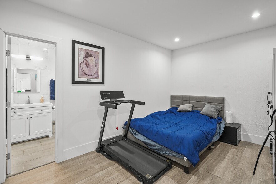 More Photos Of 1130 N Hollywood Way, Burbank Freestanding For Lease