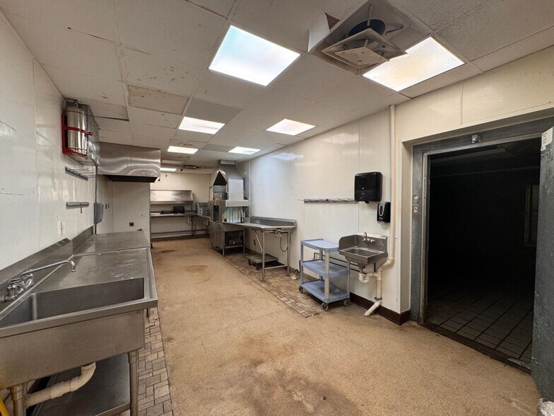 More Photos Of 4765 Montgomery Rd, Cincinnati Restaurant For Sale