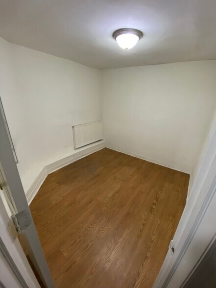 More Photos Of 527 W 48th St, New York Apartments For Lease