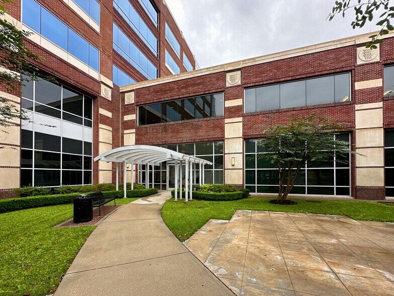 Primary Photo Of 2245 Texas Dr, Sugar Land Coworking Space