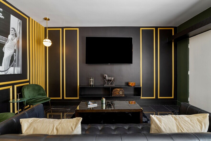 More Photos Of 120 W Vereda Sur, Palm Springs Hotel For Sale