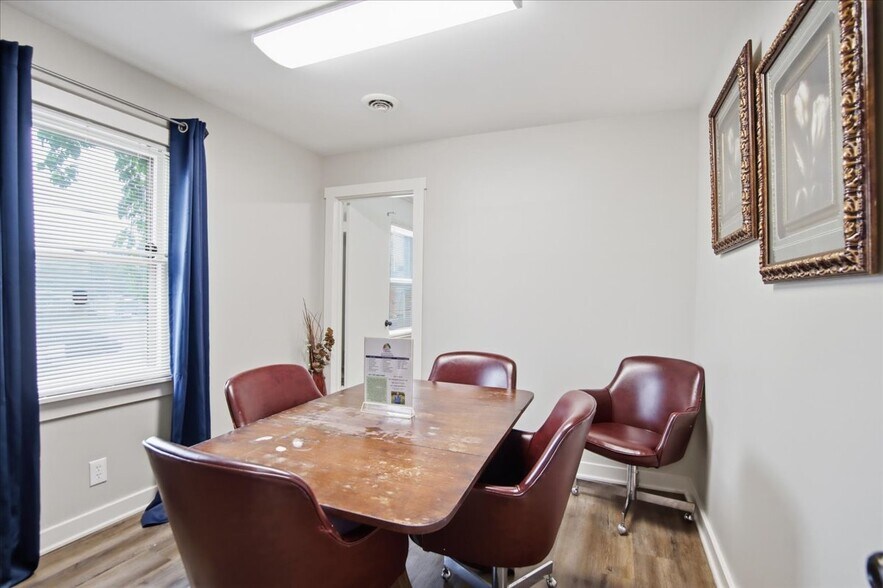 More Photos Of 1002 Oakwood Ave NW, Huntsville Office Residential For Lease