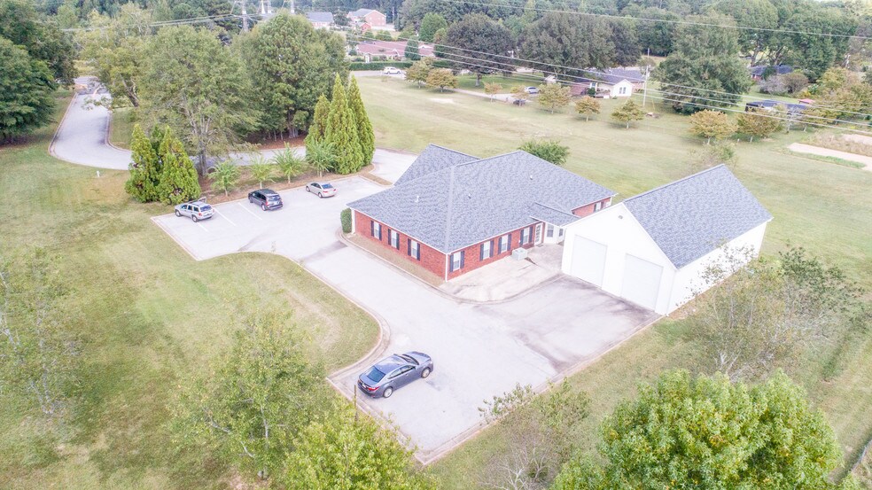 More Photos Of 3175 Highway 81 W, Hampton Storefront Retail Office For Lease