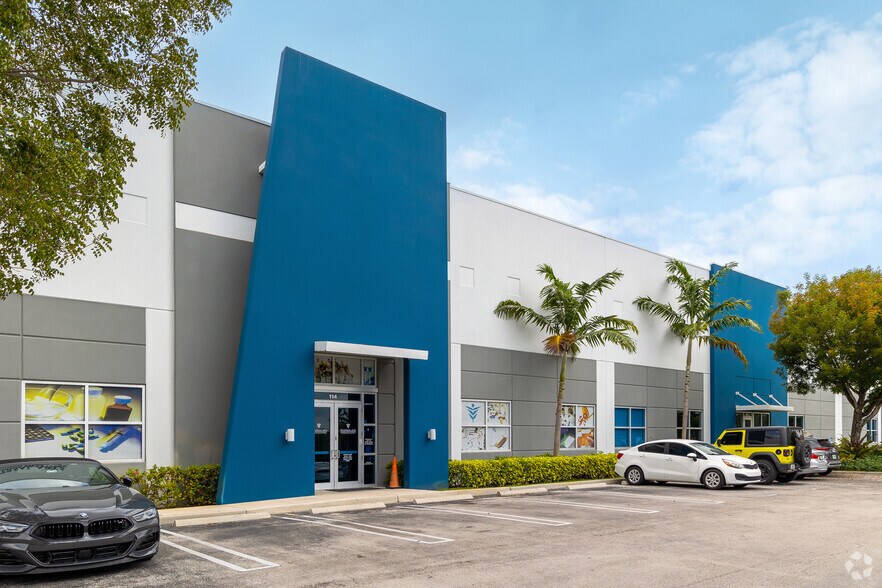 More Photos Of 5499 NW 145th St, Opa Locka Warehouse For Lease