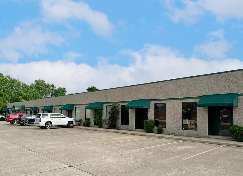 Primary Photo Of 1775 N Loop 336, Conroe Warehouse For Lease