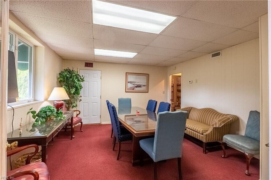 More Photos Of 7002 George Washington Memoria Hwy, Gloucester Office For Sale