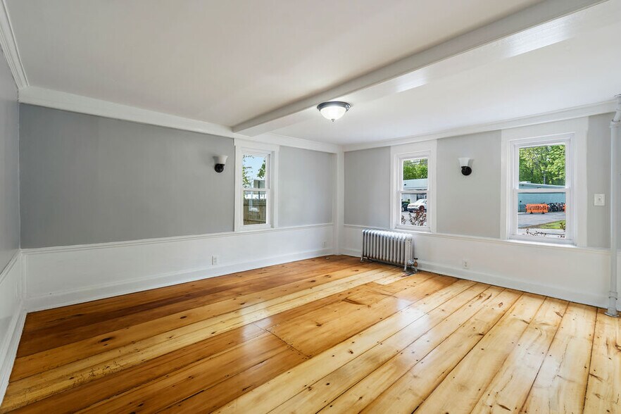 More Photos Of 3 Portsmouth Ave, Exeter General Retail For Sale