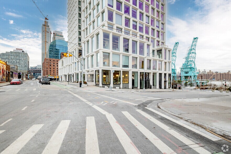 More Photos Of 10 Grand St, Brooklyn Office For Lease